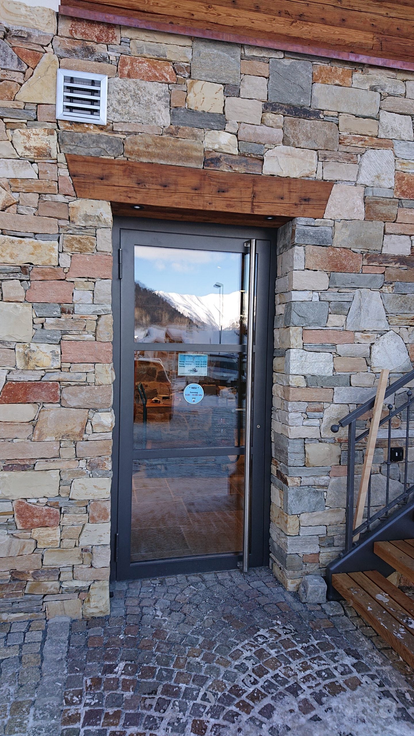 Aussentuere scaled 08715cf1 2bde 4f91 96d0 eb8f9a03516f