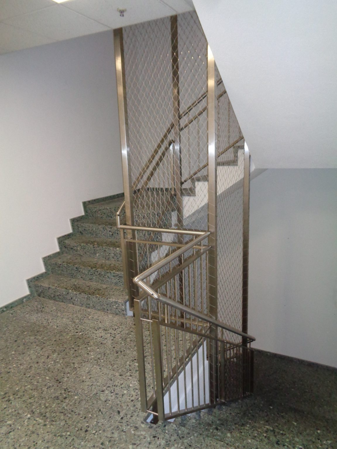 Gelaender treppenhaus absturzsicherung 1152x1536
